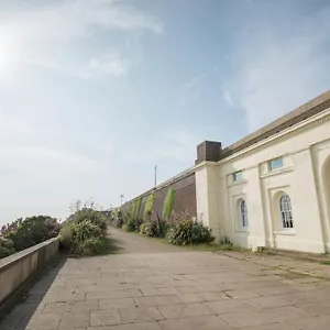 https://constables-cottage-tranquility-on-the-seafront.brighton-hotels-england.com